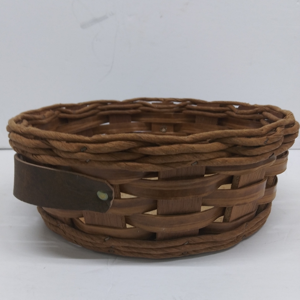Vtg. Pirex wicker casserole basket